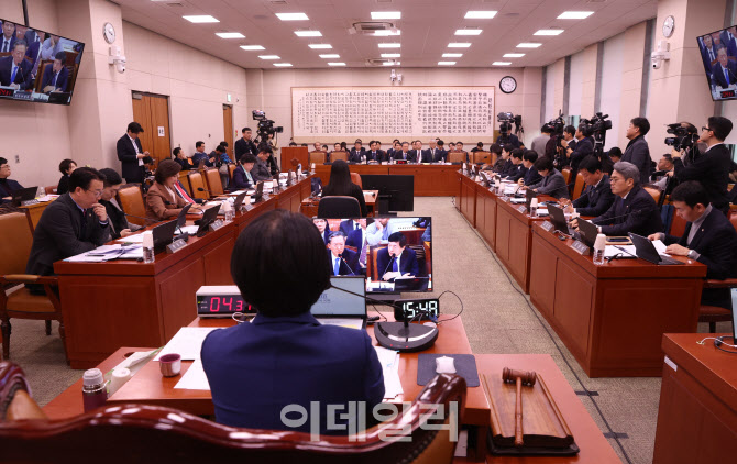 [포토]법사위 전체회의