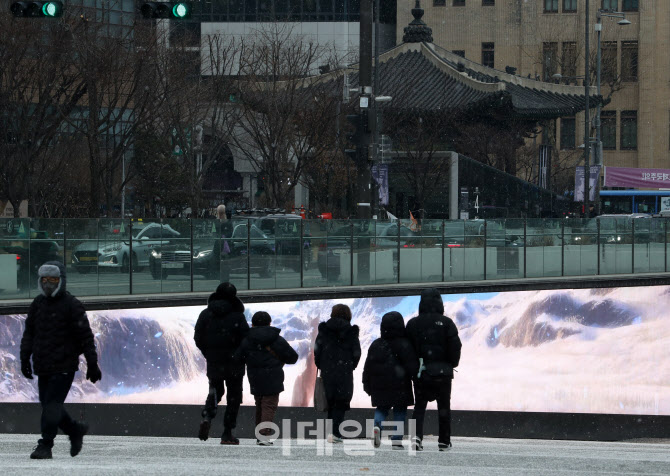 [포토] 눈내리는 광화문네거리