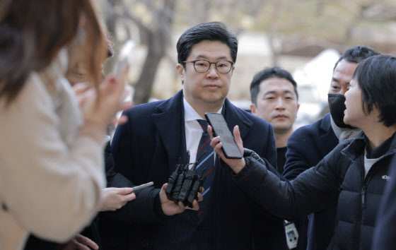 '홈플러스 사태' 김병주MBK 회장 구속기로…사모펀드 업계 촉각
