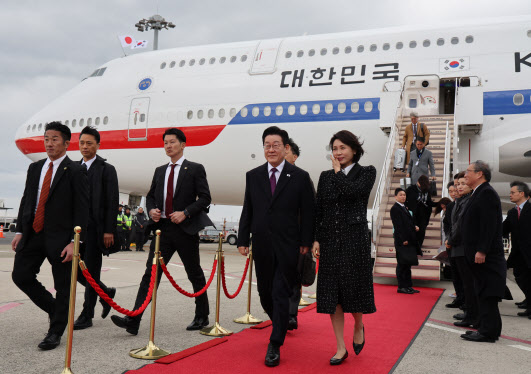李대통령, 日총리 환대 받아…"예전보다 격상"