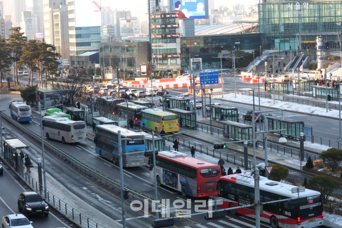 파업 서울 시내버스, 협상 테이블 '깜깜'…퇴근길도 교통 대란 불가피