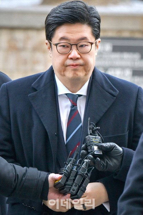 [속보]‘홈플러스 사태’ 김병주 MBK 회장 구속영장 기각
