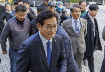 '불법 정치자금 수수' 송영길, 항소심서도 징역 9년 구형