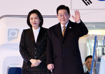 李대통령, 1박2일 방일 마치고 귀국…한일 셔틀외교 일정 마무리