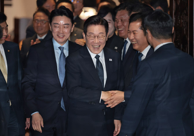 민주당, 문제는 ‘당정 엇박자’가 아니다[현장에서]