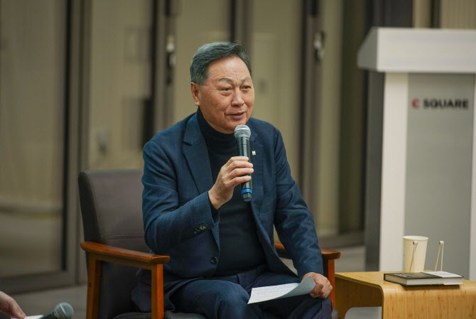 강태선 블랙야크 회장, 신간 출간 기념 북토크 성료