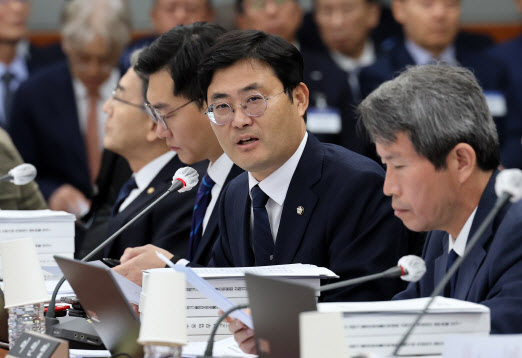 與 스테이블코인법 20일 나온다…“코인거래소 지분 규제 없다”