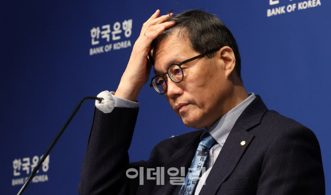 [포토]질의 경청하는 이창용 한은 총재