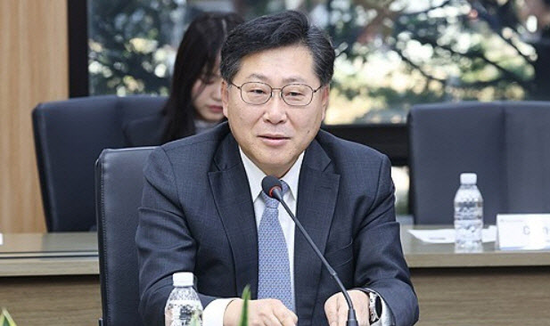 외환당국 "원화 약세 쏠림 없도록…거시건전성 조치 고민"(상보)