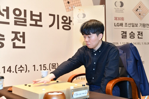 바둑 신민준, 日 최강 이치리키에 역전승으로 LG배 우승