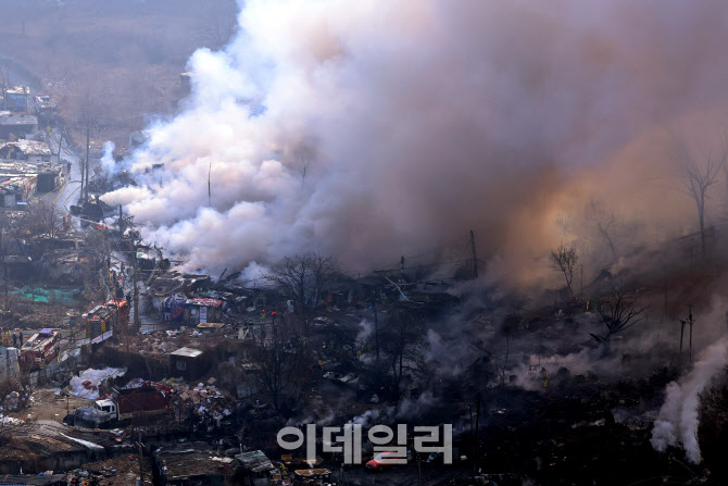 구룡마을 큰 불길 잡혔다…대응 1단계로 하향, 잔불 정리중(종합)