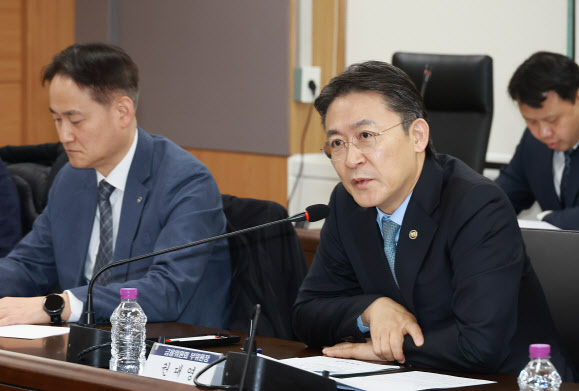 권대영 "은행지주, 나눠먹기식 지배구조에 안주"…3월까지 개선 방안 마련