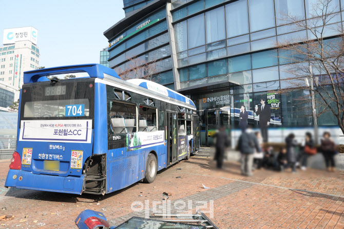 "갑자기 빨라지더니"…서대문역 버스 돌진사고, 시민들 `충격`