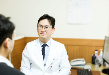 한쪽 팔에만 뻗치는 통증, 목 신경 압박일 수 있어