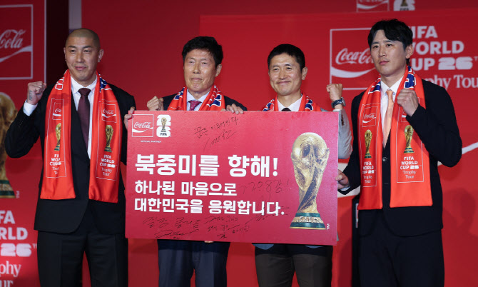 '11회 연속의 시작'·'4강' 선배들의 응원 "조금씩 흔적을 남기자"