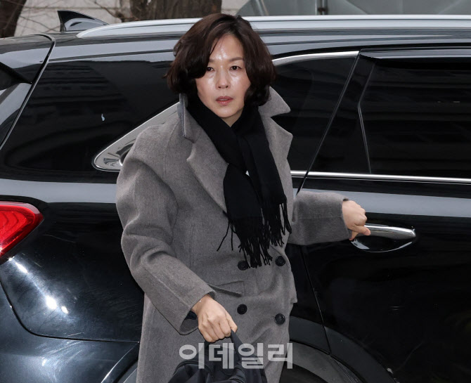 [포토]'공천 헌금' 의혹 김경 서울시의원, 피의자 신분으로 출석
