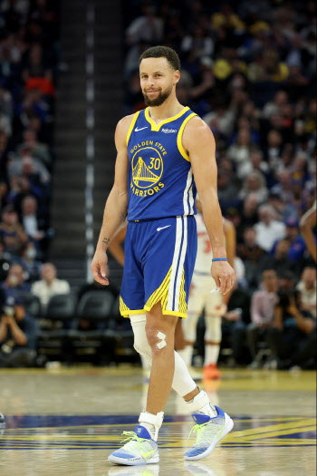 커리의 2022 NBA 파이널 유니폼, 36억원에 팔렸다