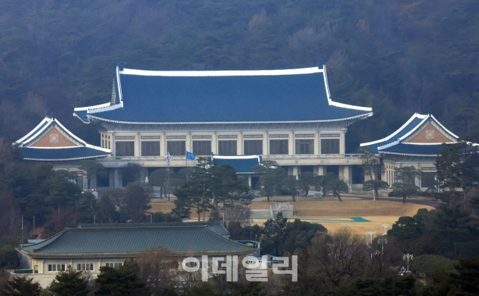 청와대, 트럼프 반도체 포고령에 “한·미 ‘불리하지 않은 대우’ 원칙”
