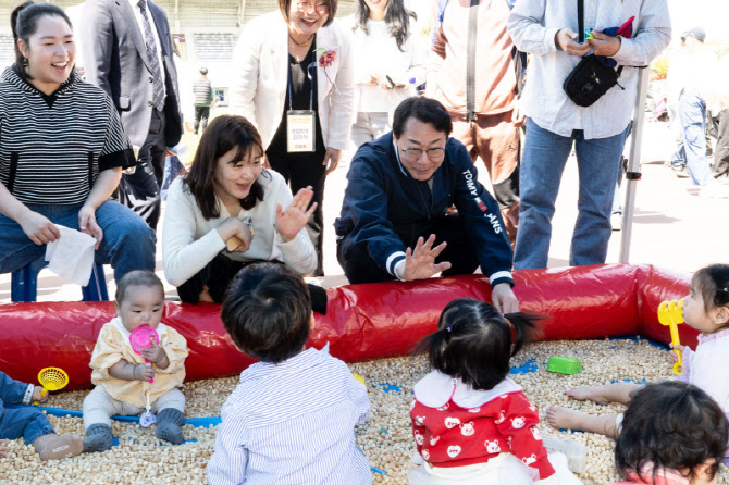 이재명표 '공공 산후조리', 방문 관리로 진화시킨 화성시