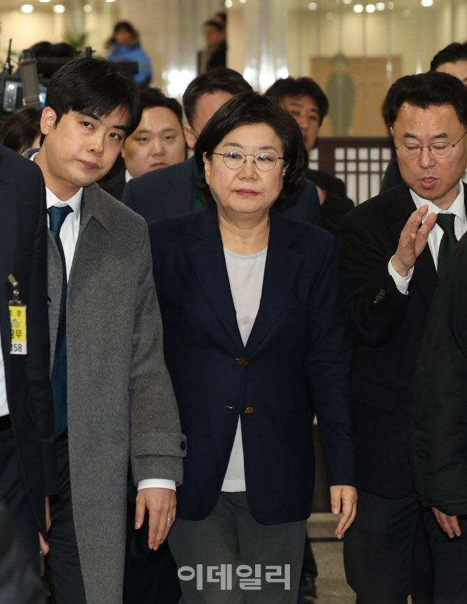 [포토]'국회 대기실 향하는 이혜훈 후보자'