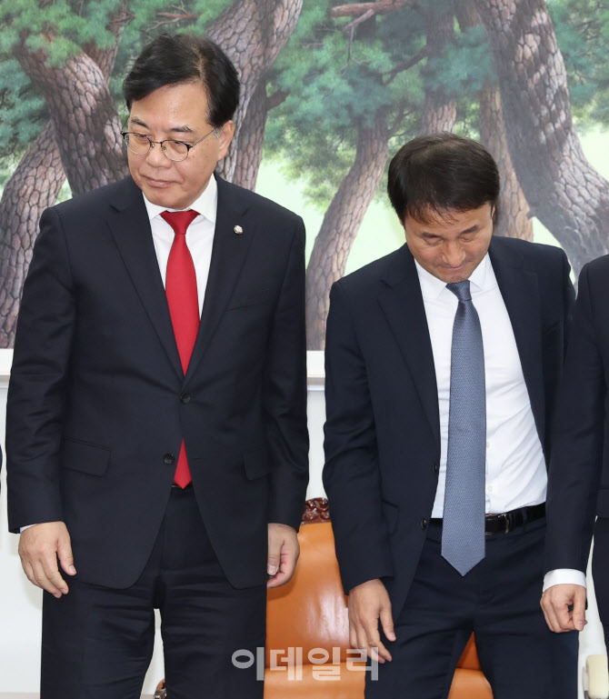 [포토]한병도-송언석, '만나긴 했는데'