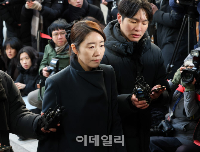 [포토]경찰 출석 강선우 의원, "원칙 지키는 삶 살아왔다"