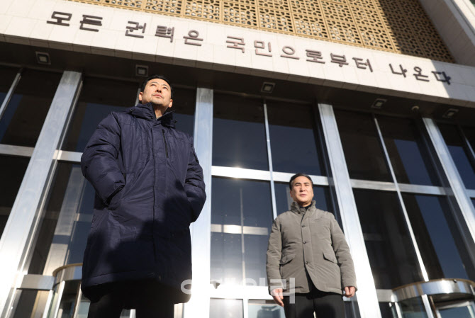 장동혁, '쌍특검 수용 촉구하며 엿새째 단식...잠시 고른 숨'