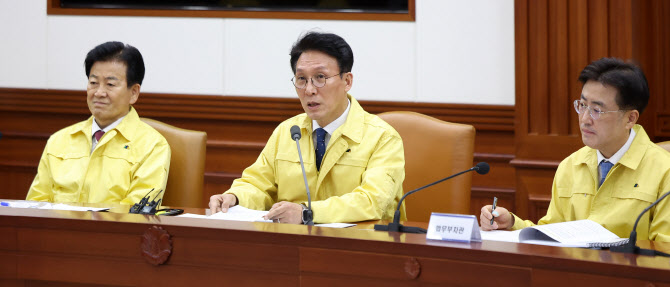 민주 "李 가덕도 피습사건, 테러 지정 환영…전면 재수사해야"