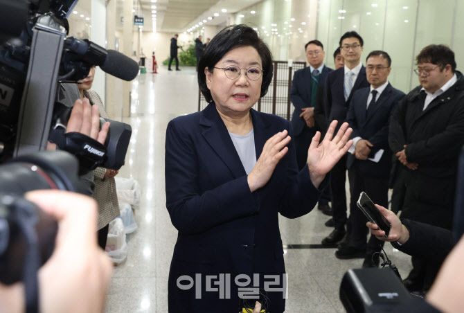 조국 "이혜훈 자진사퇴 안 하면 대통령이 지명 철회해야"