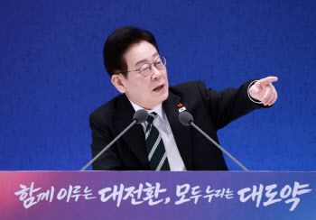 이 대통령 “일부 교회, 대놓고 ‘이재명 죽여라’ 설교”