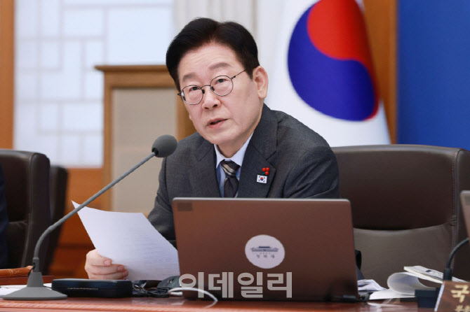 '생리대 무상지원' 대통령 발언에...업계 "시장 왜곡" 반발