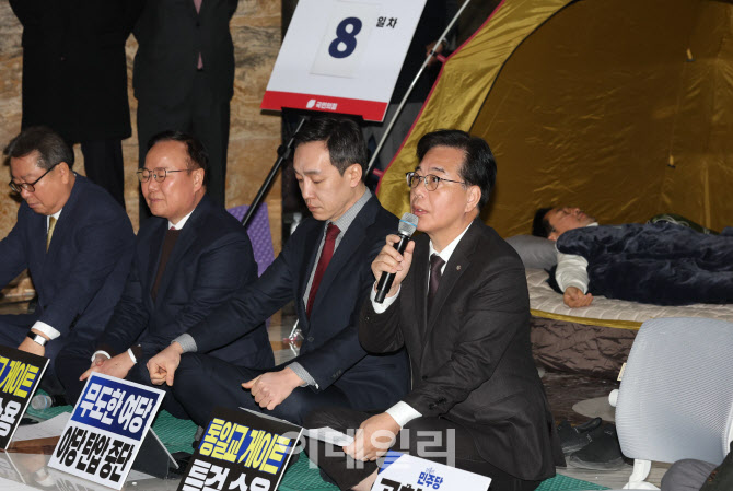 [포토]장동혁 단식투쟁 8일째, '최고위 주관 불가'