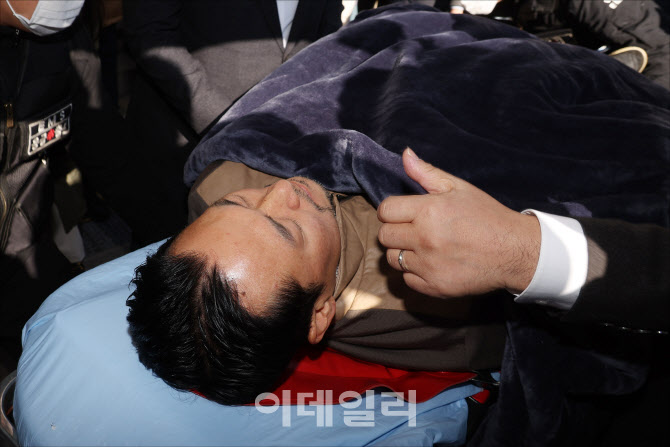 [포토]단식투쟁 8일차, '박근혜 권유에 단식 멈춘 장동혁'