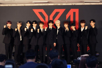 '프듀 순위 조작' 안준영 PD, 엑스원 멤버들과 다시 손잡나