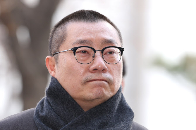 법원, '의사 총파업 제안' 의협 부회장 면허정지 3개월 취소