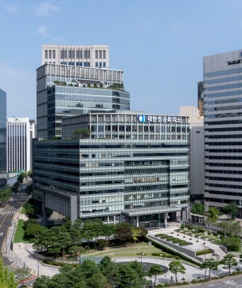 "연료비 연동제 현실화로 산업용 전기료 인하해야"