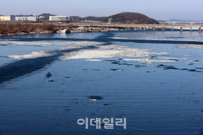[포토]강추위에 얼어붙은 한강