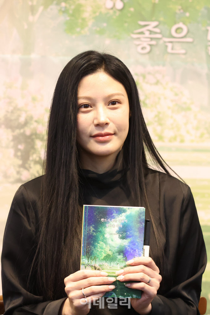 [포토]두 번째 책으로 돌아온 조민 작가