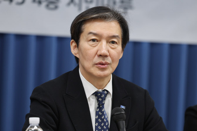 조국, 이해찬 별세에 “독화살 맞던 때, 손 잡아줘..잊지 못해”