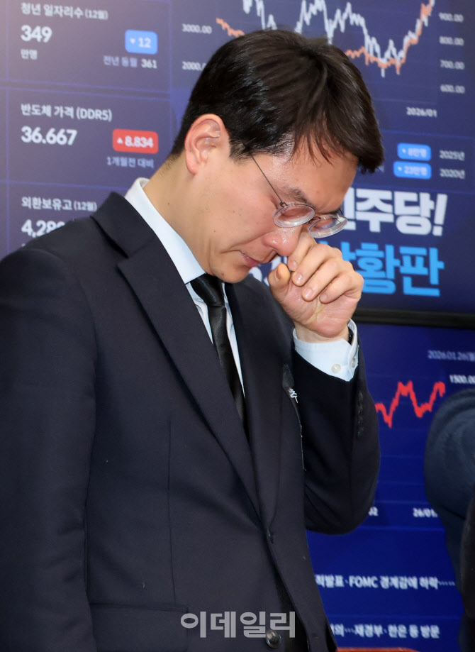 [포토]이해찬 고문 추모하며 눈물 흘리는 박지원 최고위원