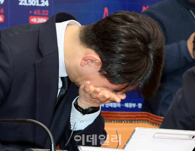 [포토]눈물흘리는 박지원 더불어민주당 최고위원