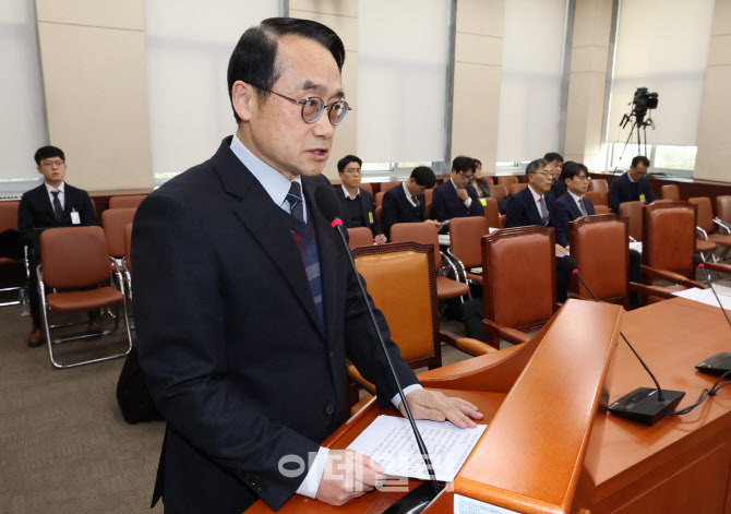 [포토]국회 정개특위 찾은 허철훈 중앙선관위 사무총장