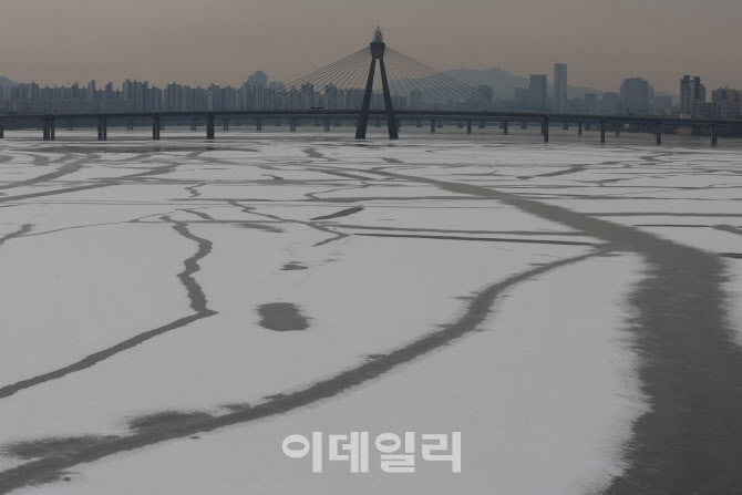 [포토]연이은 한파로 한강은 '꽁꽁'