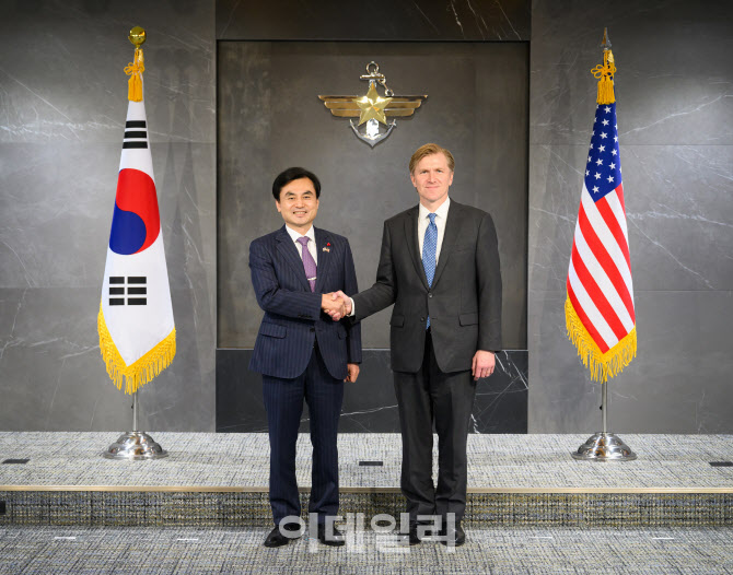 美 국방차관, 동맹 역할 전환 공식화…주한미군 '붙박이군' 탈피 수순?