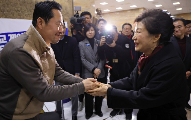 김종인 “장동혁, 단식으로 얻은 것 없어…박근혜 보수결집 여력 없다”