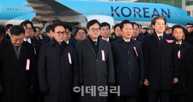 [포토]이해찬 전 총리 마중나온 정치계
