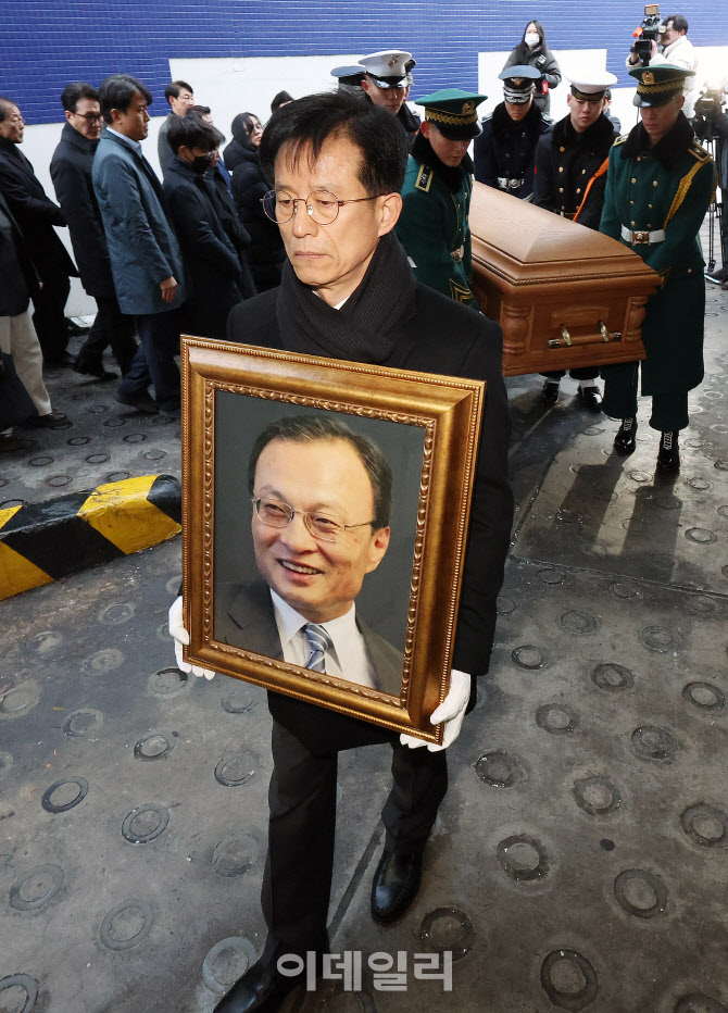[포토]이해찬 운구차량 빈소 도착...장례, 31일까지 사회장으로