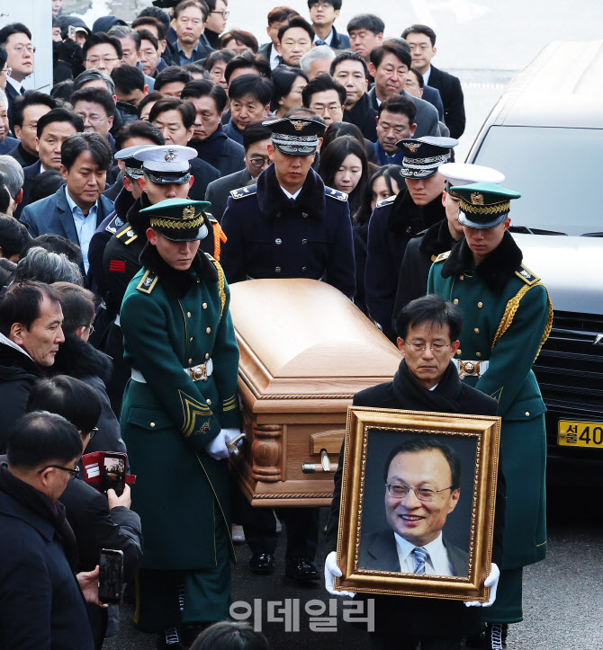 [포토]이해찬 운구 빈소 도착...장례, 31일까지 사회장으로