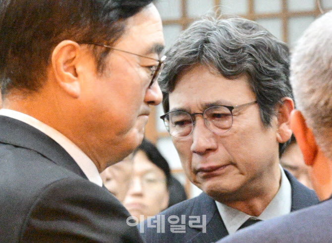 [포토]이해찬 전 총리 빈소 찾은 유시민 전 이사장