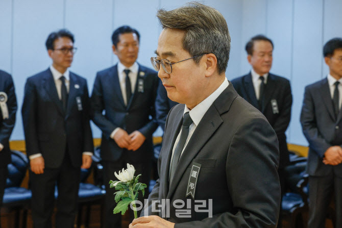 김동연 “이해찬은 멘토같은 분, 민주주의 뜻 이어 나갈 것”